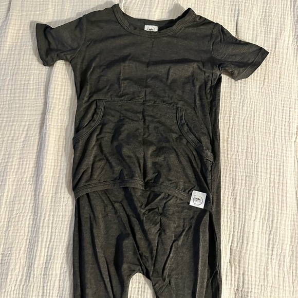 Ready Set Rompers. Front Opening. 2-3T - Picture 5 of 15